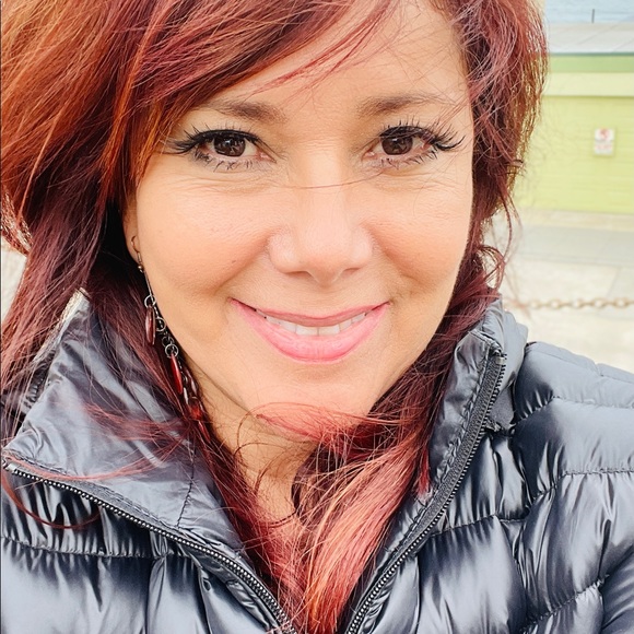 Meet your Posher, Rachel - Picture 1 of 1